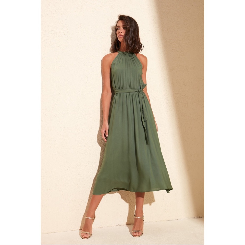 Green Halter Neck Maxi Sleevless Dress - Picture 4 of 4